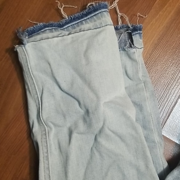 Rag & Bone Dre Capri Distressed Light Wash - Picture 3 of 15